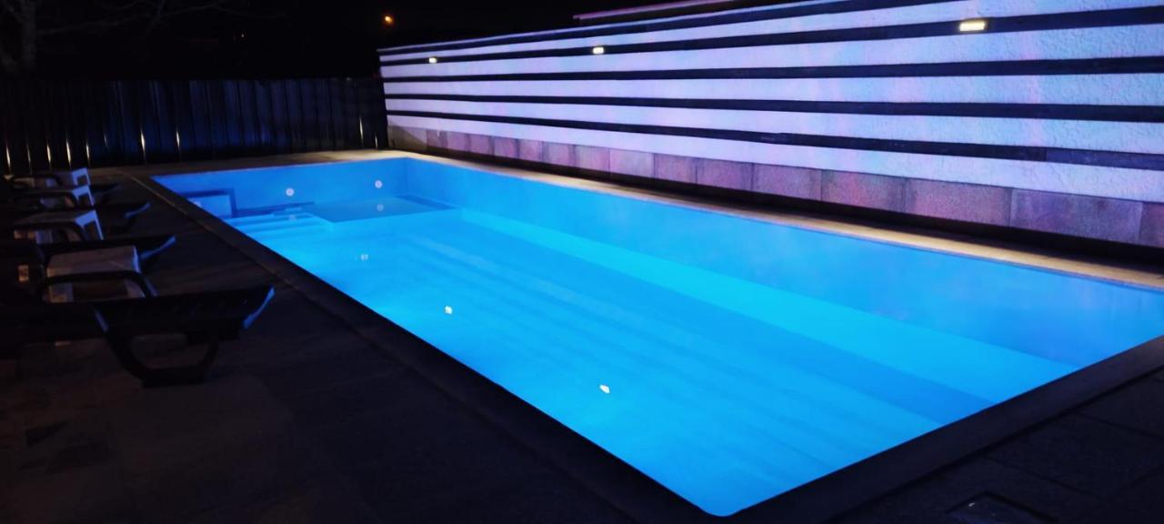 Leonchic - Guest House Com Piscina De Agua Salgada Барселос Екстериор снимка